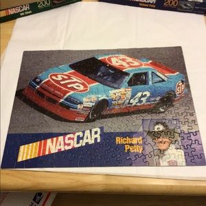 COPY - Nascar Milton Bradley Collector Puzzle Richard Petty 200 piece excellent